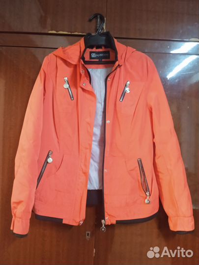 Куртка-ветровка