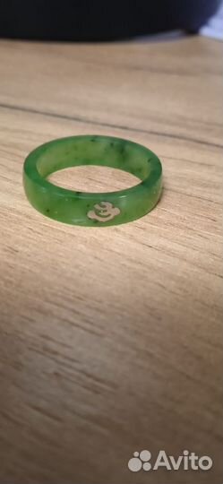 Кольцо из нефрита 17-17, 5 размер