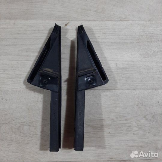 Рамка стекла двери Hyundai Solaris седан G4FA 2013