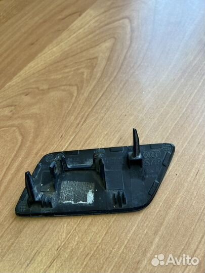 Крышка форсунки омывателя Audi Q3 15-18 правая