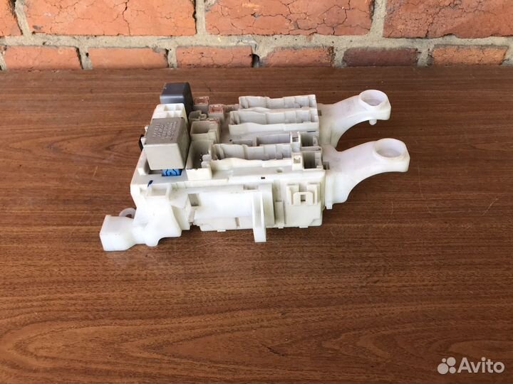 Блок предохранителей салонный Toyota RAV 4(30)