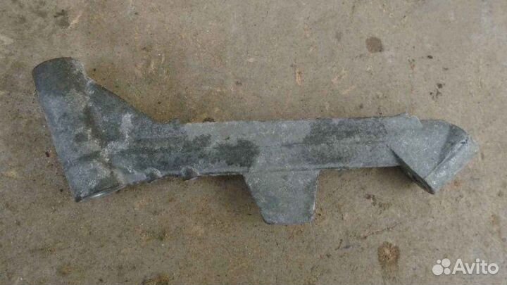 Кронштейн впускного коллектора Volkswagen Passat