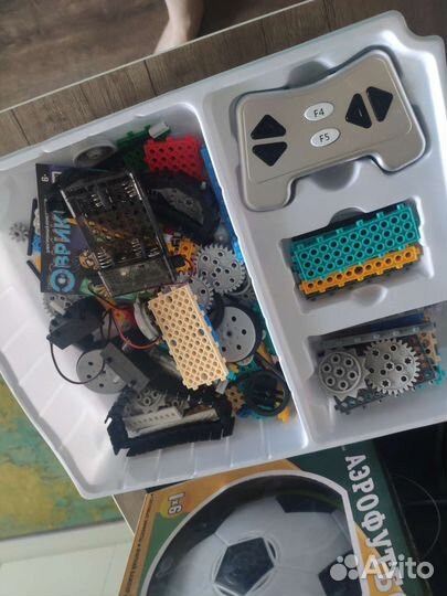 Детские игрушки: аэрофутбол и конструктор Эврики