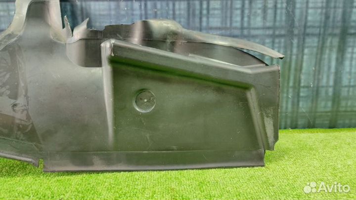 Диффузор радиатора правый Bmw X5 E53 M54 2001