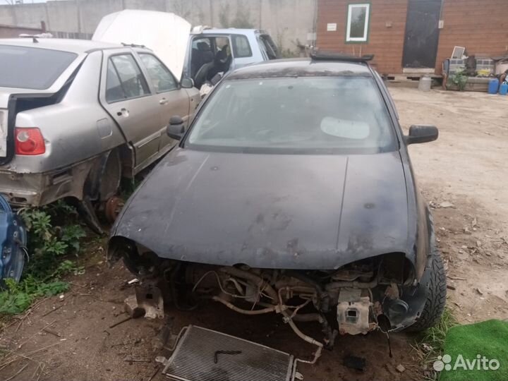 Поводок дворников передний Volkswagen Golf 4