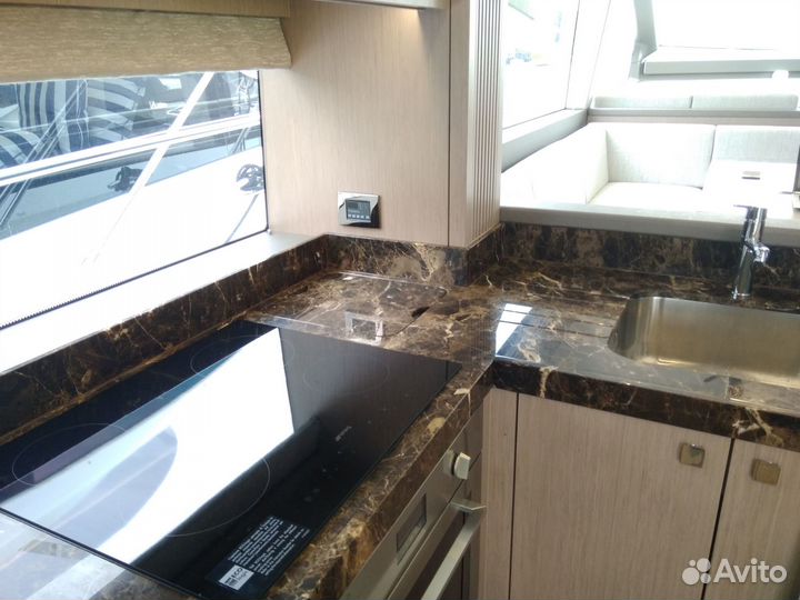 Моторная яхта Sunseeker Manhattan 66