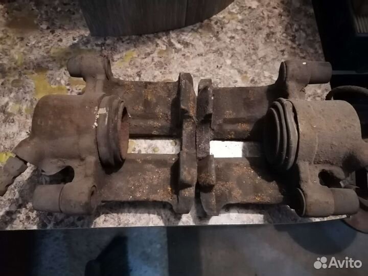 Суппорт передний audi 100 44