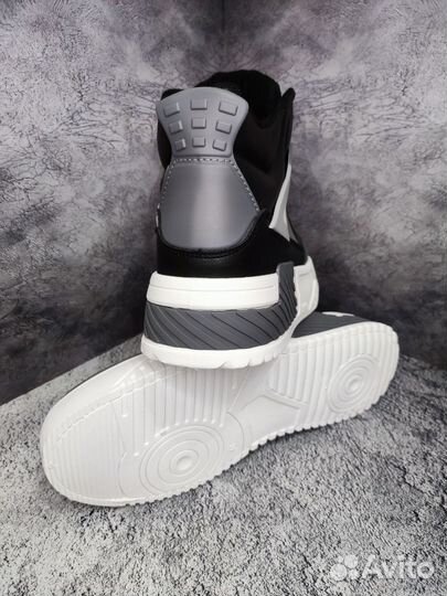 Женские кроссовки на платформе