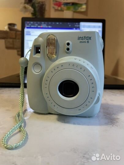 Полароид Instax mini 8