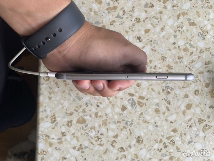 iPhone 6S, 64 ГБ