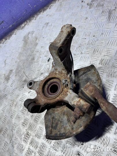 Ступица передняя правая Ford Escape 2 2010