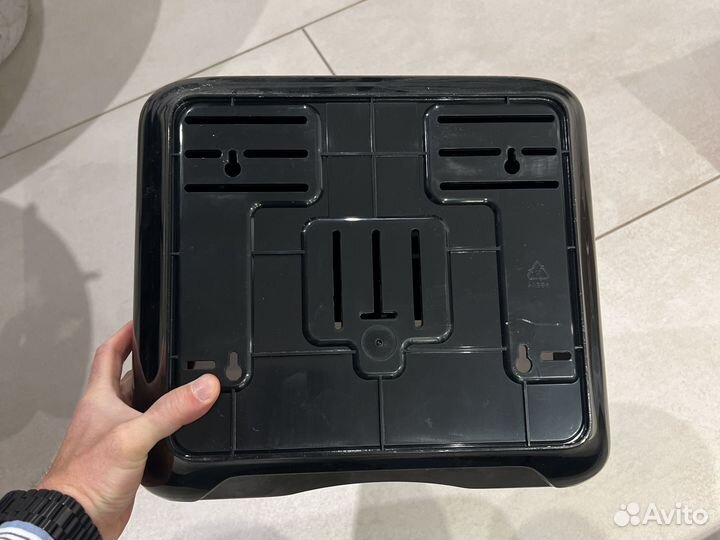 Диспенсер для бумажных полотенец tork