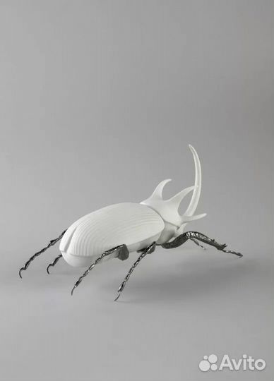 Фигурка Lladro Жук-носорог. Матовый белый 01009478