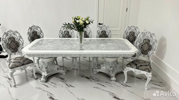 Стол и стулья в гостиную. В наличии