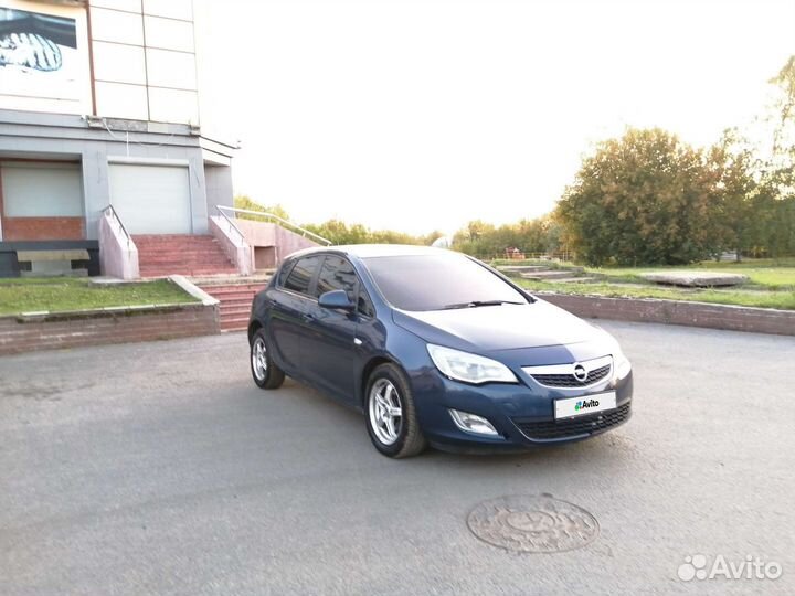 Opel Astra, 2011