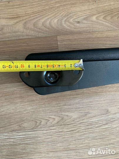 Подлокотник водительского сиденья