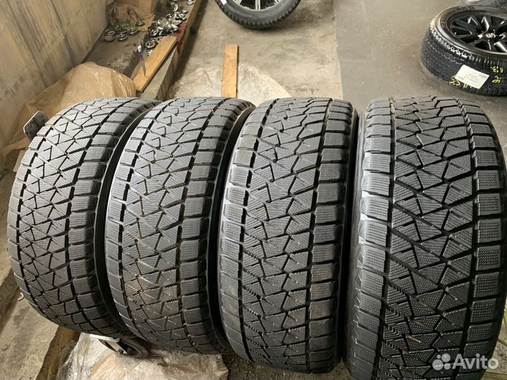 Bridgestone Blizzak DM-V2 275/45 R20