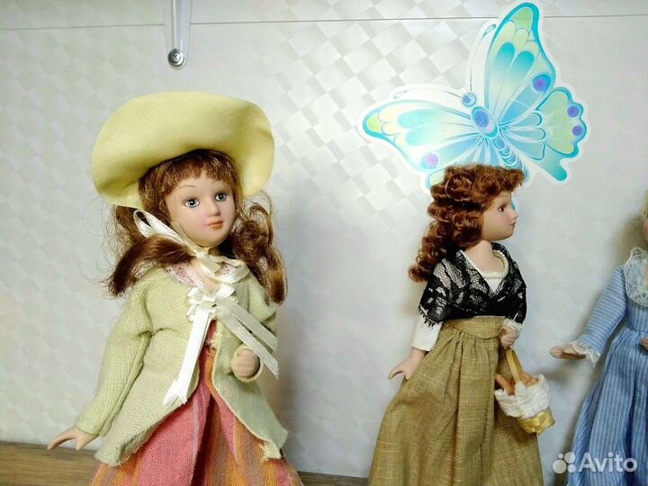 Маленькие куколки фарфоровые