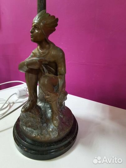 Лампа настольная старинная с индейцем