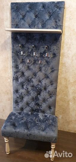 Вешалка и банкетка