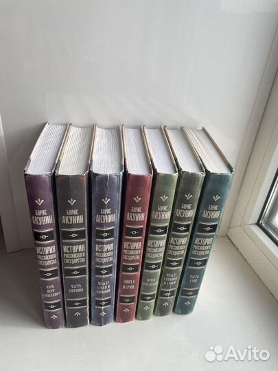 Книги Бориса Акунина много разных