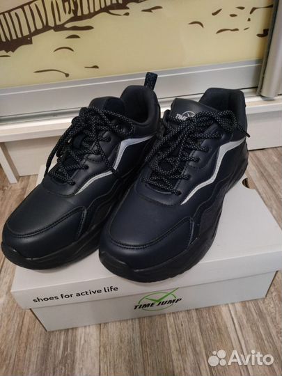 Новые кроссовки