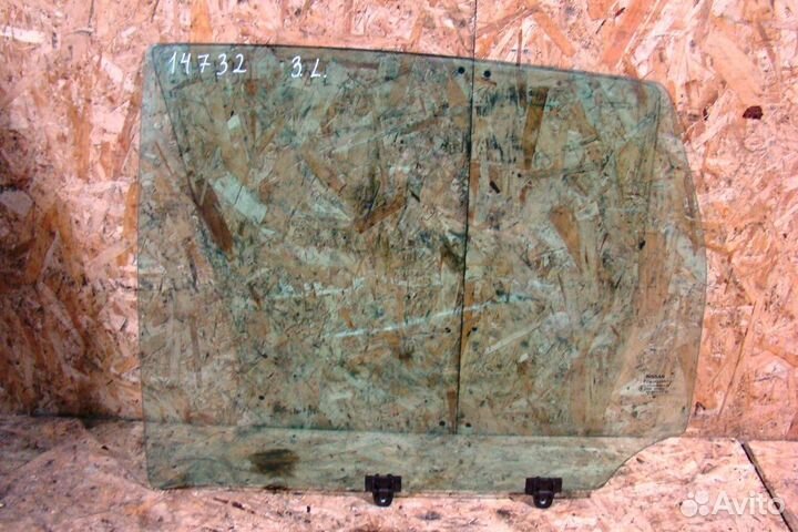 Nissan Note E11 Стекло двери задней левой