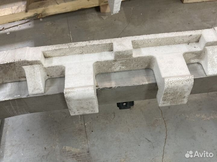 Усилитель бампера передний Nissan Tiida C11