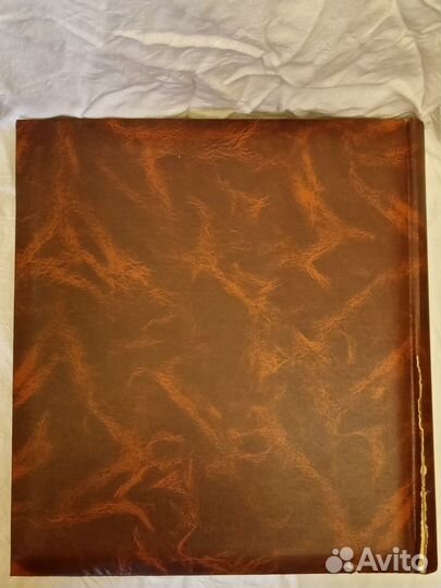 Фотоальбом кожзам 30х32х5 см новый поврежд. переп