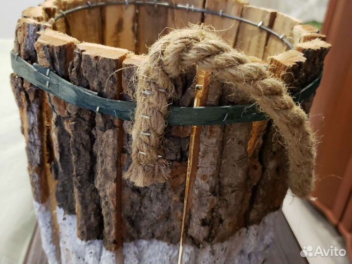 Деревянное кашпо для цветов