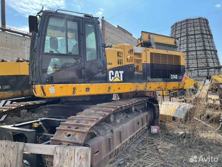 Caterpillar 374 D в разобранном состоянии, с псм