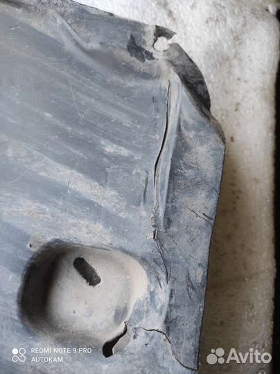 Подкрылок передний Opel Astra H