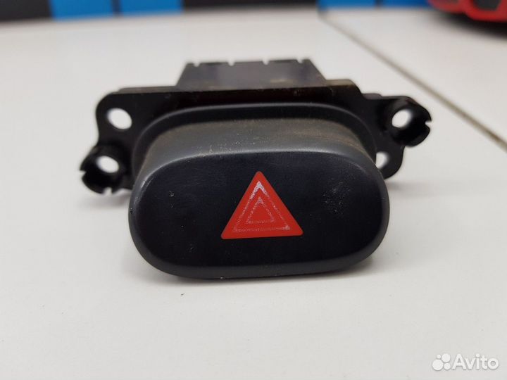 Кнопка аварийной сигнализации (Kia Cerato)