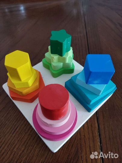 Игрушки развивающие для малышей