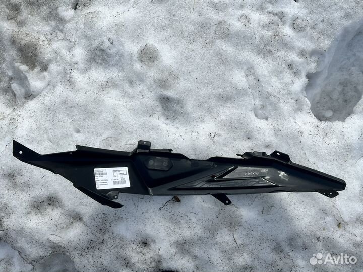 BRP 517307222 панель правая