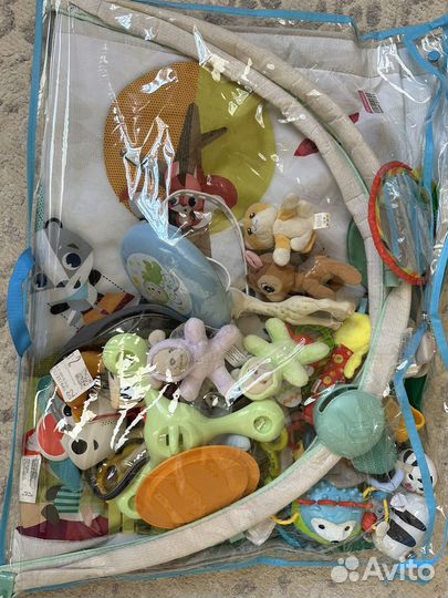 Коврик детский tiny love, мобиль fisher price