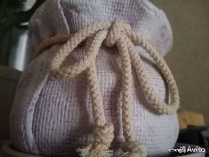 Глиняный горшок для цветов