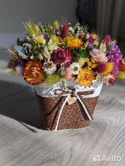 Букет из стабилизированных цветов и сухоцветов