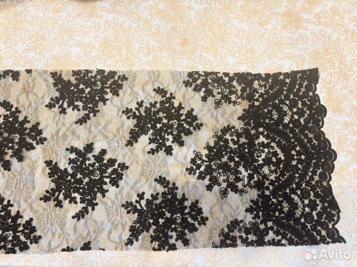 Отрезок ткани кружево