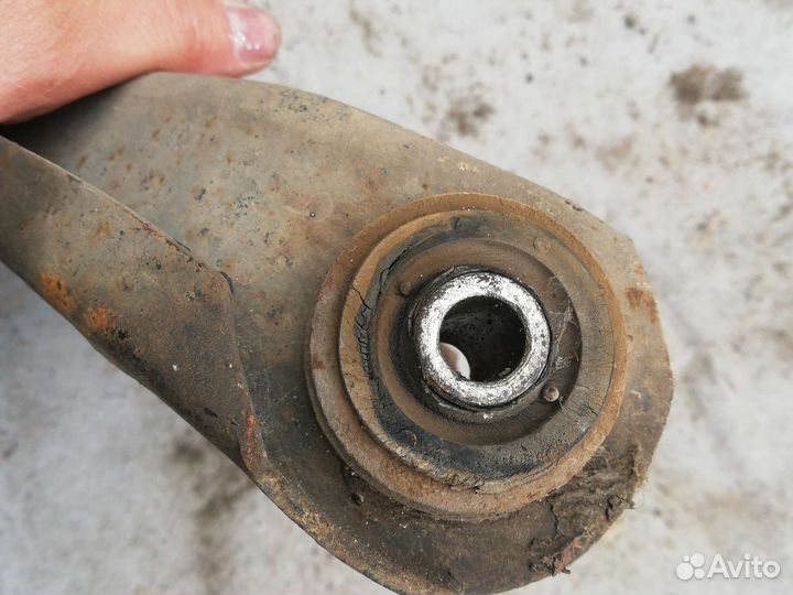 Рычаг передний поперечный верхний Рено Меган 1