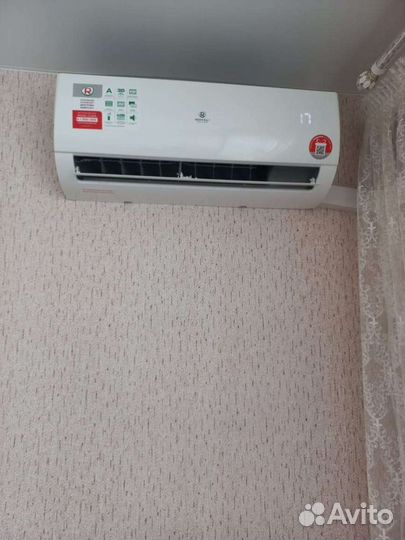 Кондиционер Royal Clima Renaissance 28