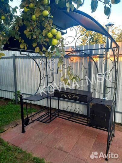 Мангал с крышей