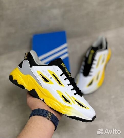 Кроссовки adidas ozweego Белые