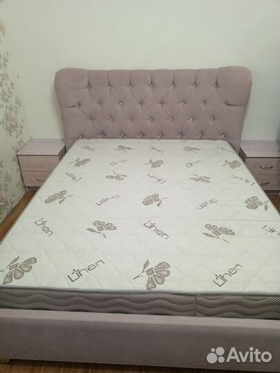 Кровать с матрасом