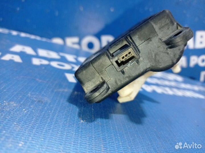 Моторчик заслонок отопителя Nissan Almera N16