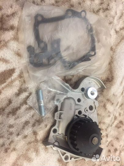 Водяной насос помпа на renault