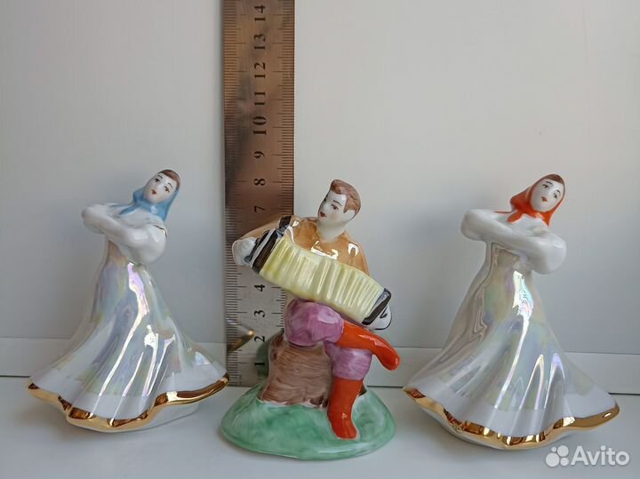 Дулево Фарфоровая статуэтка Русский перепляс три