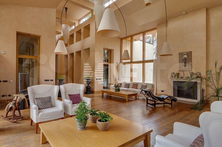 Дом 850 м² на участке 1,17 га