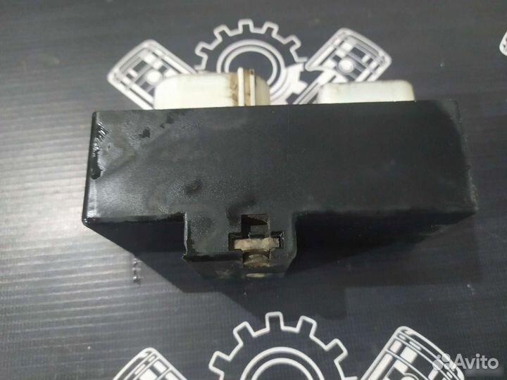 Блок управления вентилятором Volkswagen Golf IV