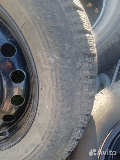 Bridgestone Blizzak VRX 215/65 R16